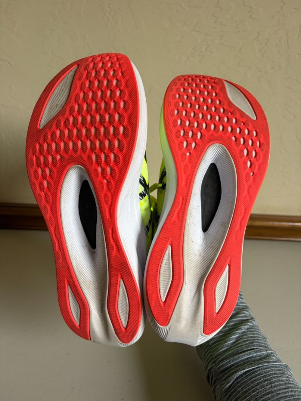 ASICS Magic Speed 4 Safety Yellow/Black Men's US 8 Athletic Running Shoes - Picture 9 of 9